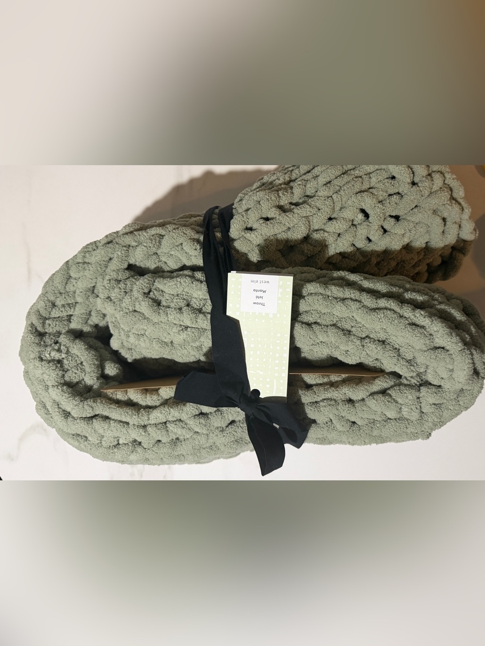 West Elm Olive Green Plush Chunky Throw 44 x 56 in / 112 x 142 cm SAGE - Picture 4 of 10